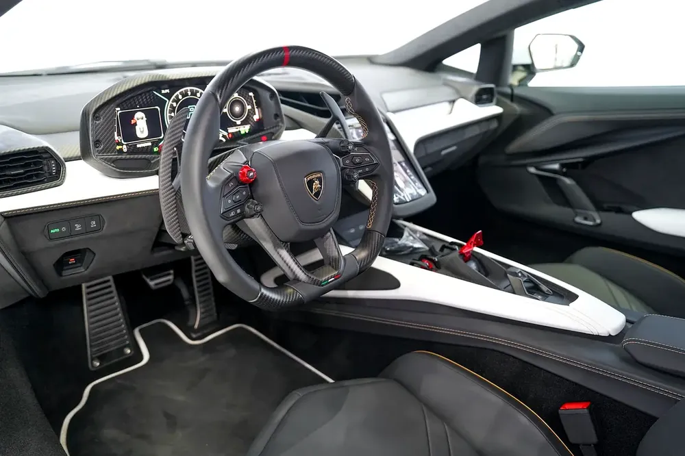 2 YEARS WARRANTY + SERVICE TILL APRIL 2030 | MATT CARBON INTERIOR | CARBON EXTERIOR | REVUELTO - Image 7