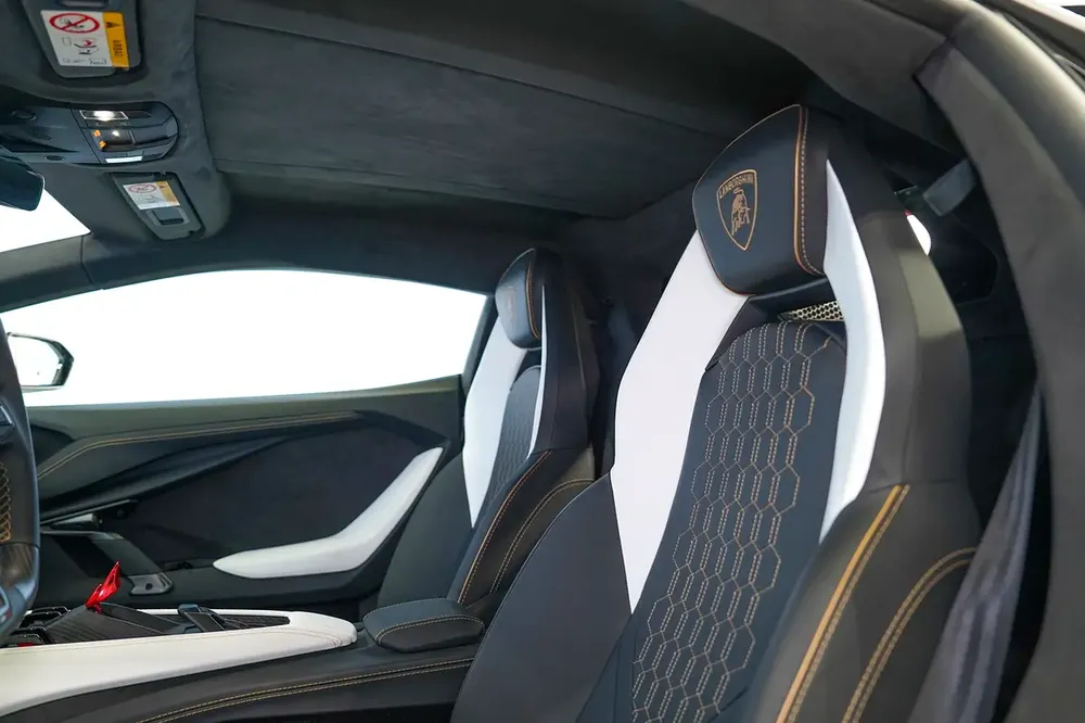 2 YEARS WARRANTY + SERVICE TILL APRIL 2030 | MATT CARBON INTERIOR | CARBON EXTERIOR | REVUELTO - Image 8