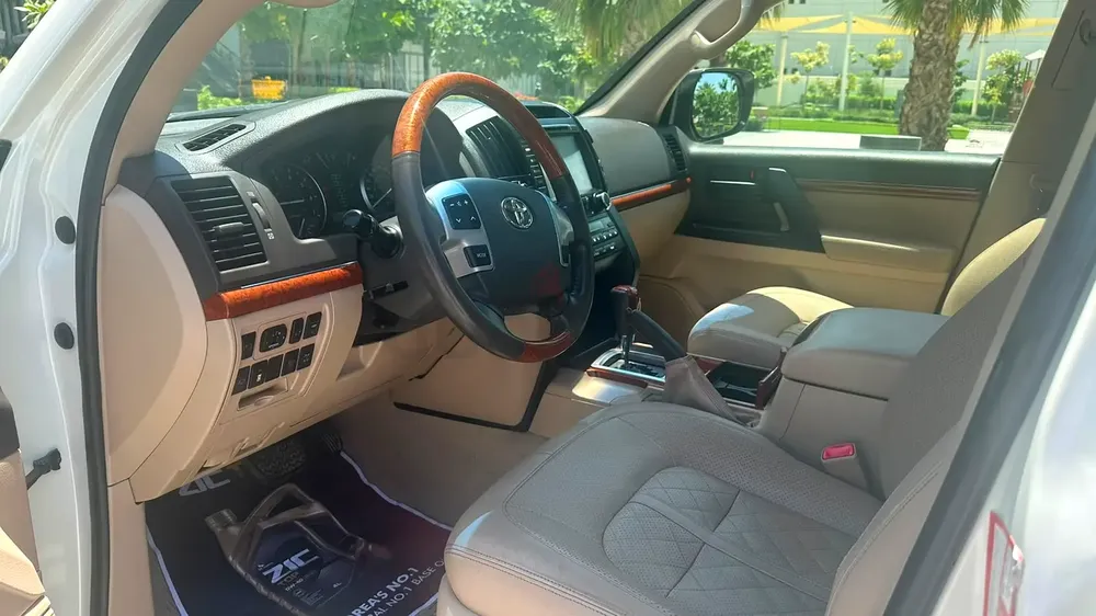 Toyota Land Cruiser GXR 2015 - GCC Specs - Excellent Condition - Image 10