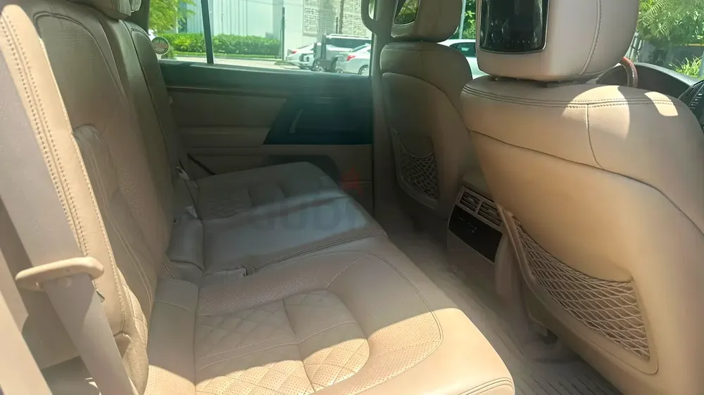 Toyota Land Cruiser GXR 2015 - GCC Specs - Excellent Condition - Image 12