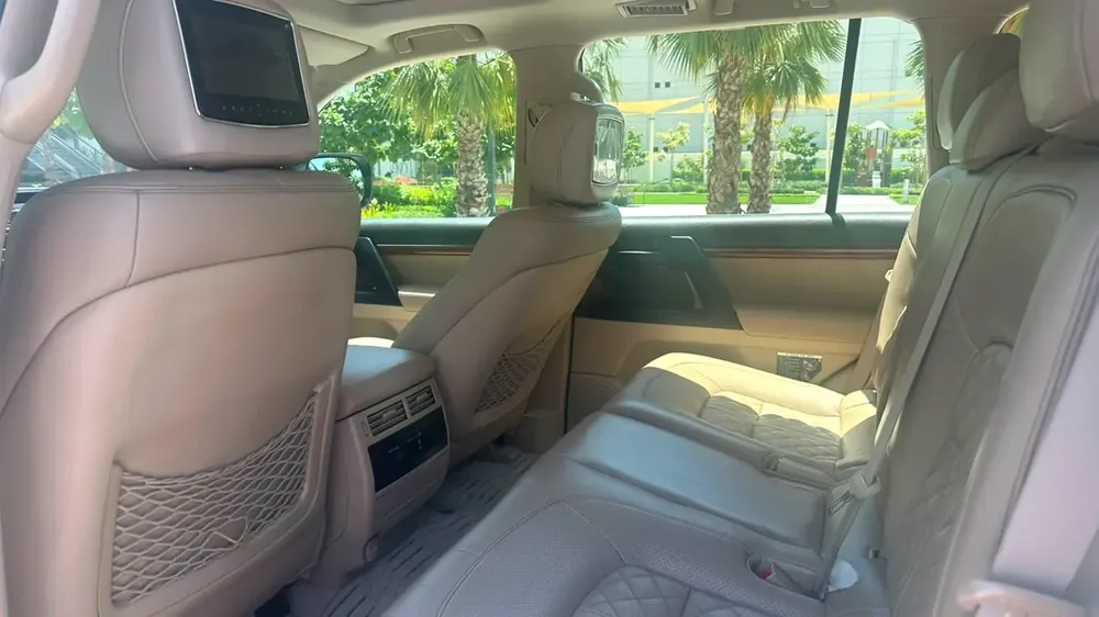 Toyota Land Cruiser GXR 2015 - GCC Specs - Excellent Condition - Image 6