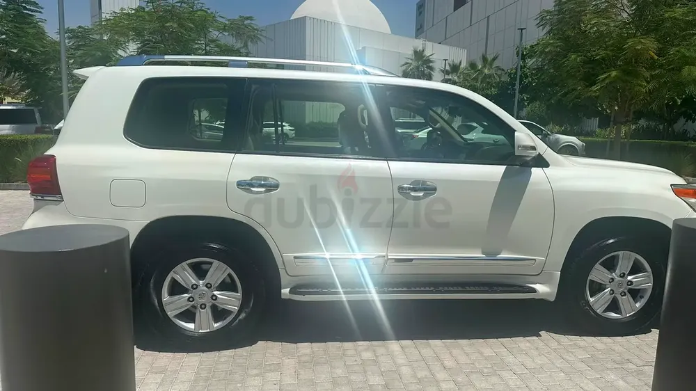 Toyota Land Cruiser GXR 2015 - GCC Specs - Excellent Condition - Image 7