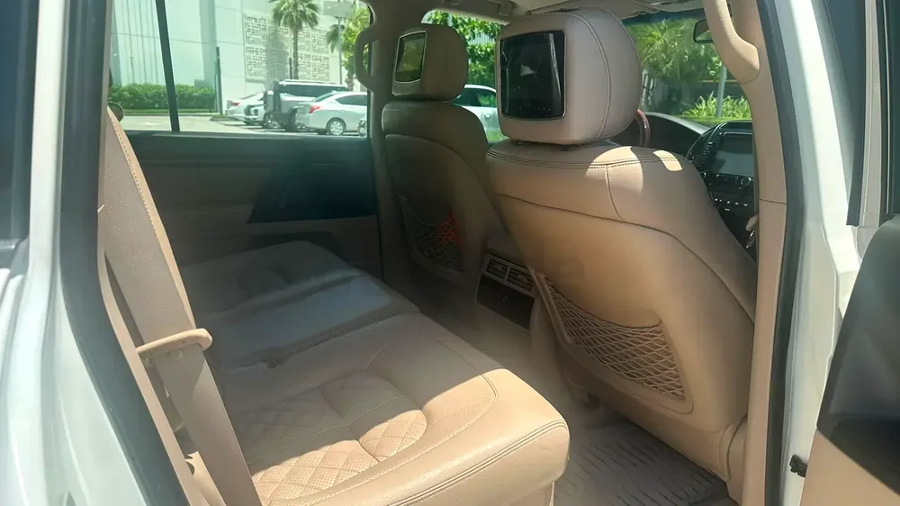 Toyota Land Cruiser GXR 2015 - GCC Specs - Excellent Condition - Image 8