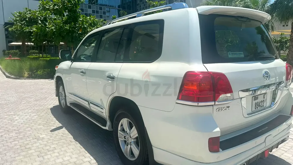 Toyota Land Cruiser GXR 2015 - GCC Specs - Excellent Condition - Image 9