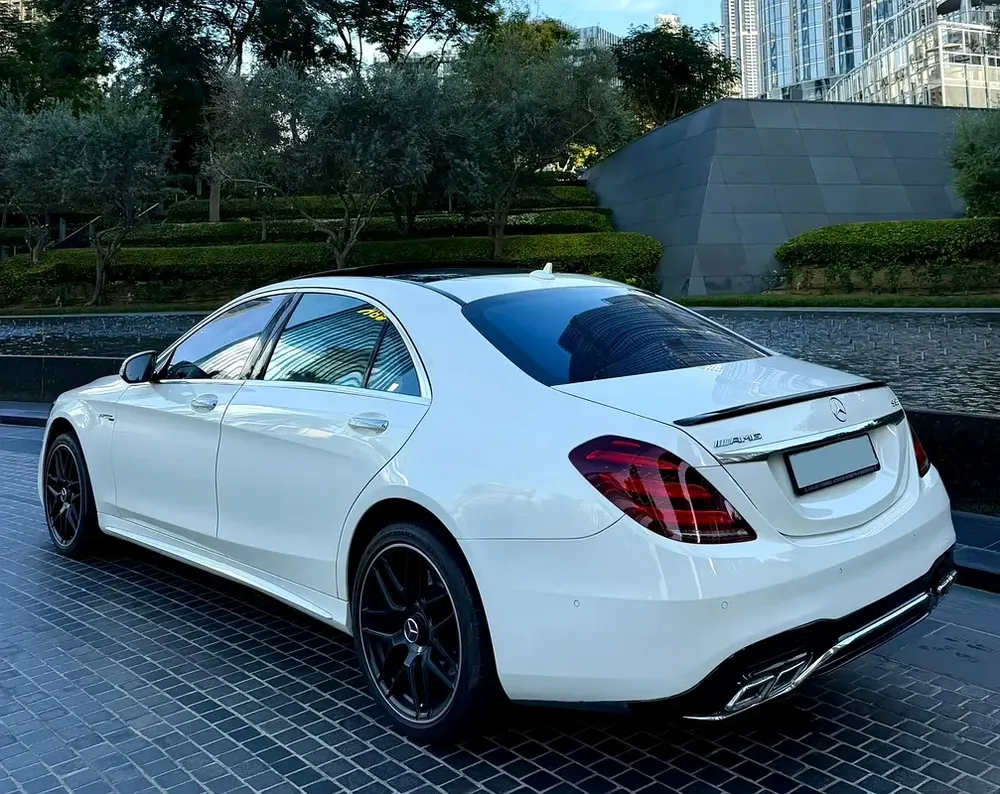 AWESOME WHITE MERCEDES S500 V8 // S63 KIT // ** TOP RANGE ** ACCIDENTS FREE ** GCC ** ELITE COLOR - Image 10
