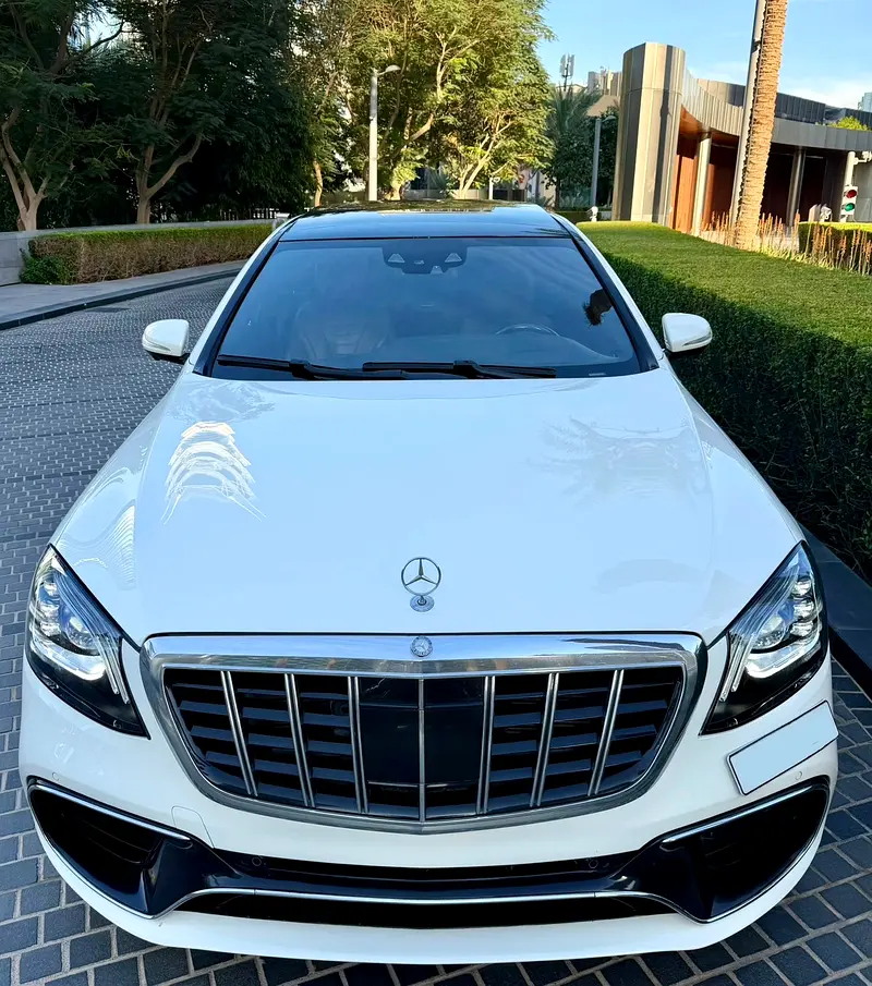 AWESOME WHITE MERCEDES S500 V8 // S63 KIT // ** TOP RANGE ** ACCIDENTS FREE ** GCC ** ELITE COLOR - Image 11