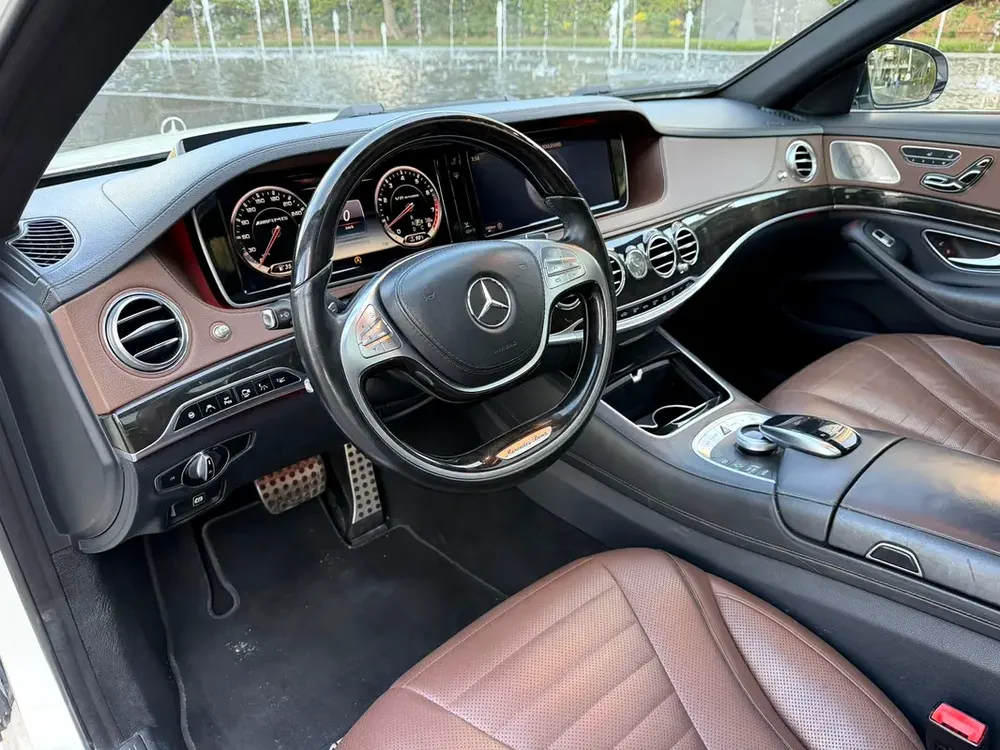 AWESOME WHITE MERCEDES S500 V8 // S63 KIT // ** TOP RANGE ** ACCIDENTS FREE ** GCC ** ELITE COLOR - Image 15