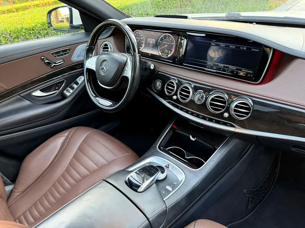 AWESOME WHITE MERCEDES S500 V8 // S63 KIT // ** TOP RANGE ** ACCIDENTS FREE ** GCC ** ELITE COLOR - Image 16