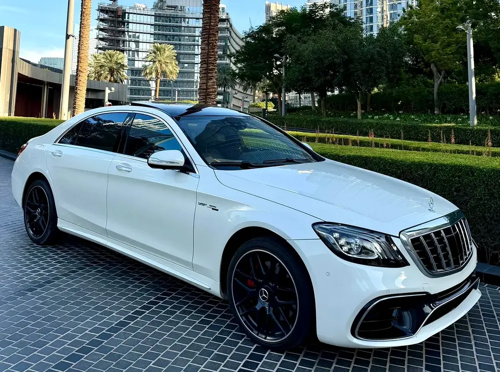 AWESOME WHITE MERCEDES S500 V8 // S63 KIT // ** TOP RANGE ** ACCIDENTS FREE ** GCC ** ELITE COLOR - Image 4