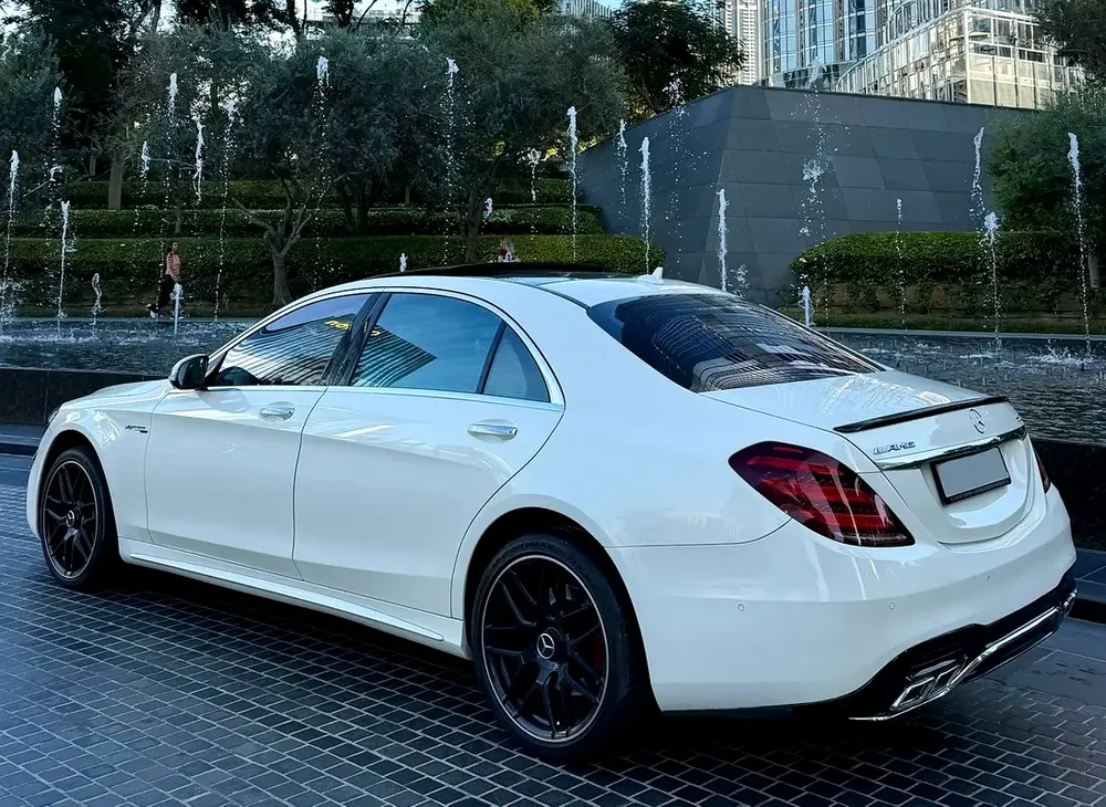 AWESOME WHITE MERCEDES S500 V8 // S63 KIT // ** TOP RANGE ** ACCIDENTS FREE ** GCC ** ELITE COLOR - Image 5