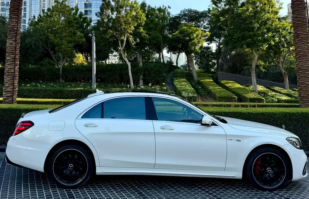 AWESOME WHITE MERCEDES S500 V8 // S63 KIT // ** TOP RANGE ** ACCIDENTS FREE ** GCC ** ELITE COLOR - Image 6