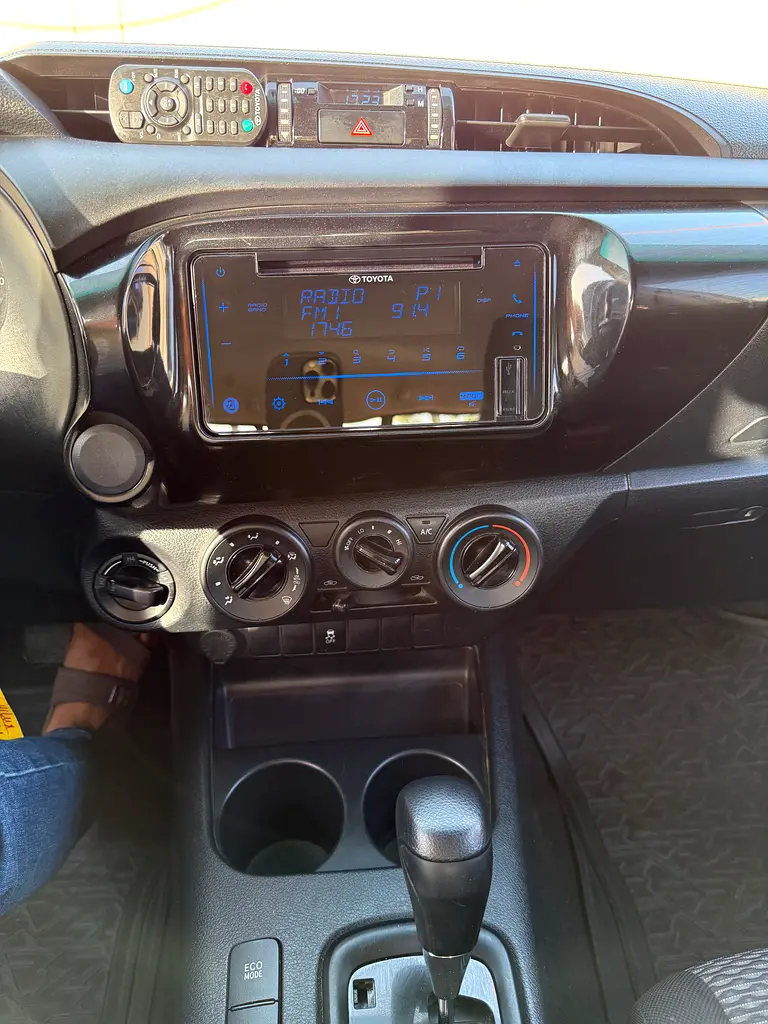 Toyota Hilux Double Cab GLX 2020 -4x4 automatic - Image 9