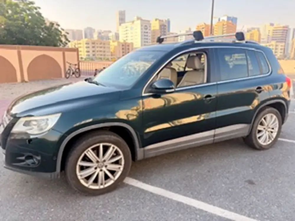 Single Family used Volkswagen Tiguan 4MOTION 2011 - GCC Specs - Image 4