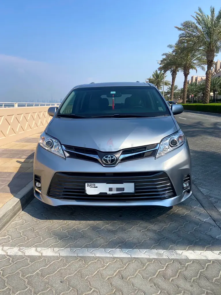 2015 Toyota Sienna LE | Family Minivan | American Specs - Image 5