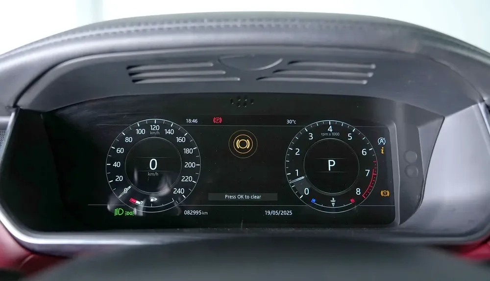 2019 - RANGE ROVER SPORT HSE DYNAMIC - GCC - IMMACULATE CAR - Image 13
