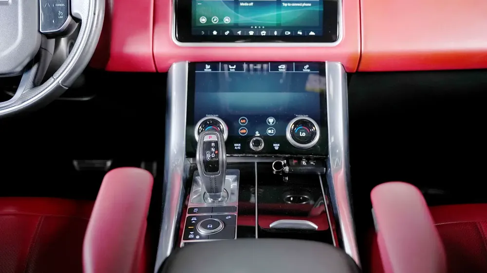 2019 - RANGE ROVER SPORT HSE DYNAMIC - GCC - IMMACULATE CAR - Image 16