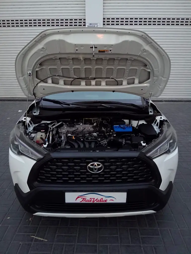 Toyota Corolla Cross 2023 XLE Hybrid GCC Specs - Image 11