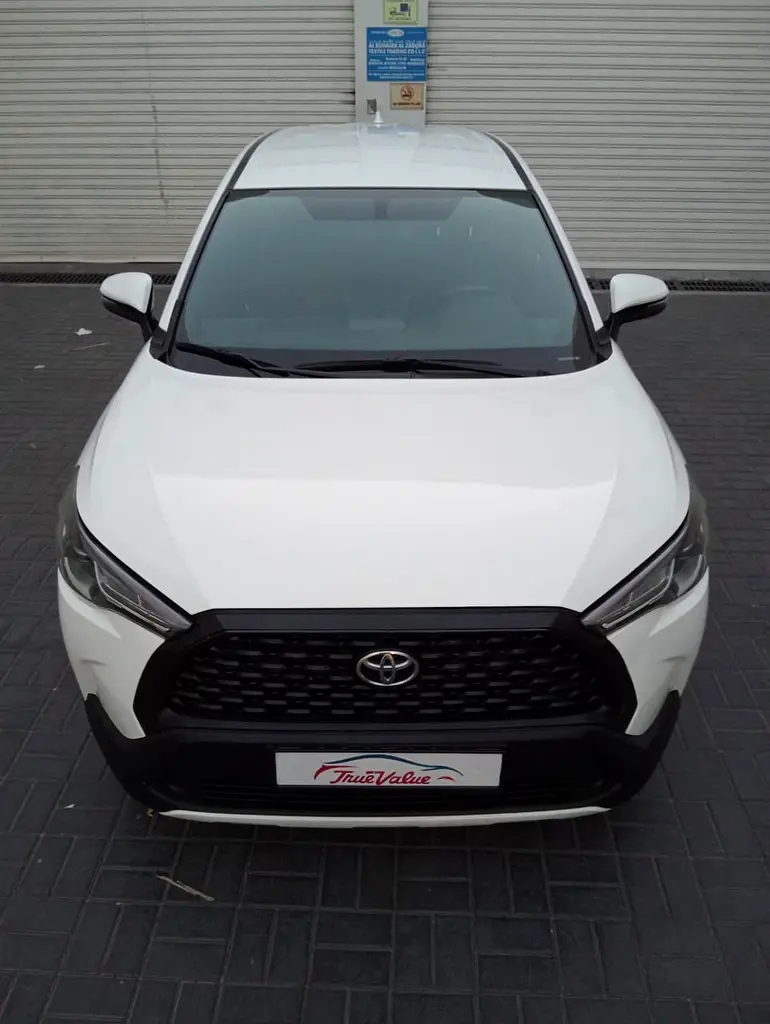 Toyota Corolla Cross 2023 XLE Hybrid GCC Specs - Image 12
