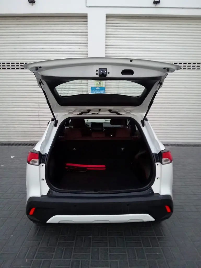 Toyota Corolla Cross 2023 XLE Hybrid GCC Specs - Image 13