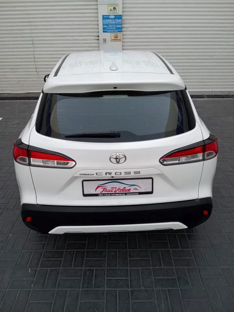 Toyota Corolla Cross 2023 XLE Hybrid GCC Specs - Image 15