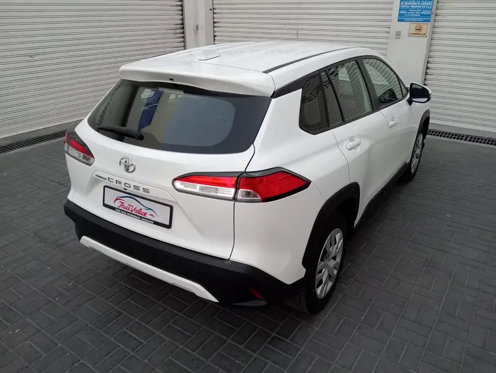 Toyota Corolla Cross 2023 XLE Hybrid GCC Specs - Image 4