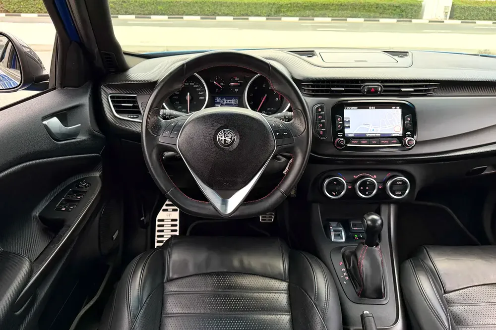 Alfa Romeo Giulietta Veloce 2021 GCC Specs (Service History / 2 Keys / Single Owner / Accident Free) - Image 11