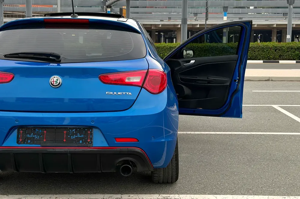 Alfa Romeo Giulietta Veloce 2021 GCC Specs (Service History / 2 Keys / Single Owner / Accident Free) - Image 6