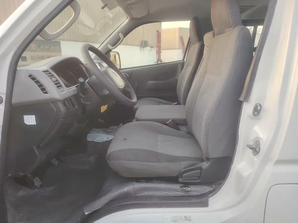 Reliable 2011 Toyota Hiace | GCC Specs | Well Maintained - Image 11
