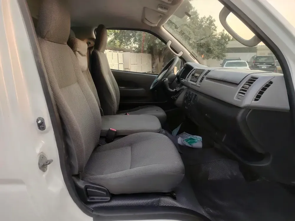 Reliable 2011 Toyota Hiace | GCC Specs | Well Maintained - Image 12
