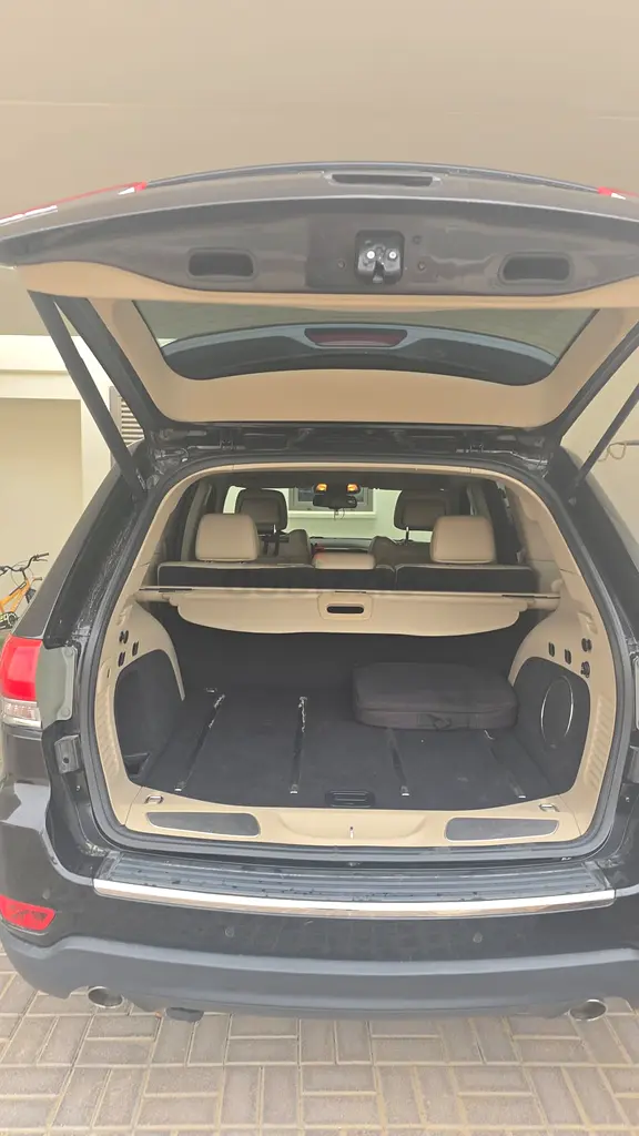 Grand Cherokee Jeep - LIMITED ADDITION - Image 5