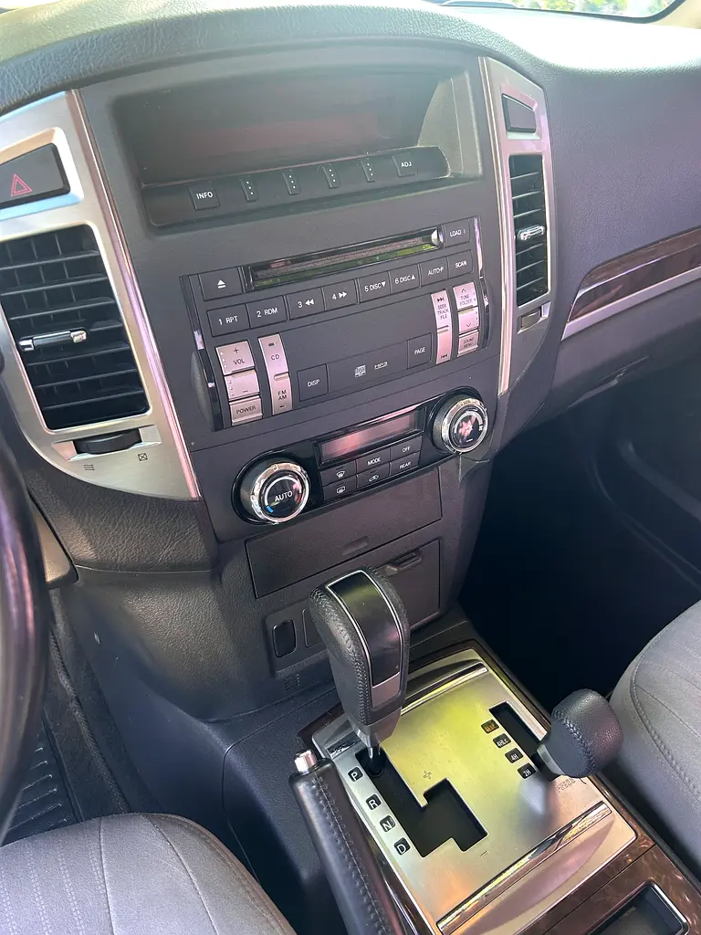 Mitsubishi Pajero GLS 2015 | GCC Specs | Well Maintained - Image 5