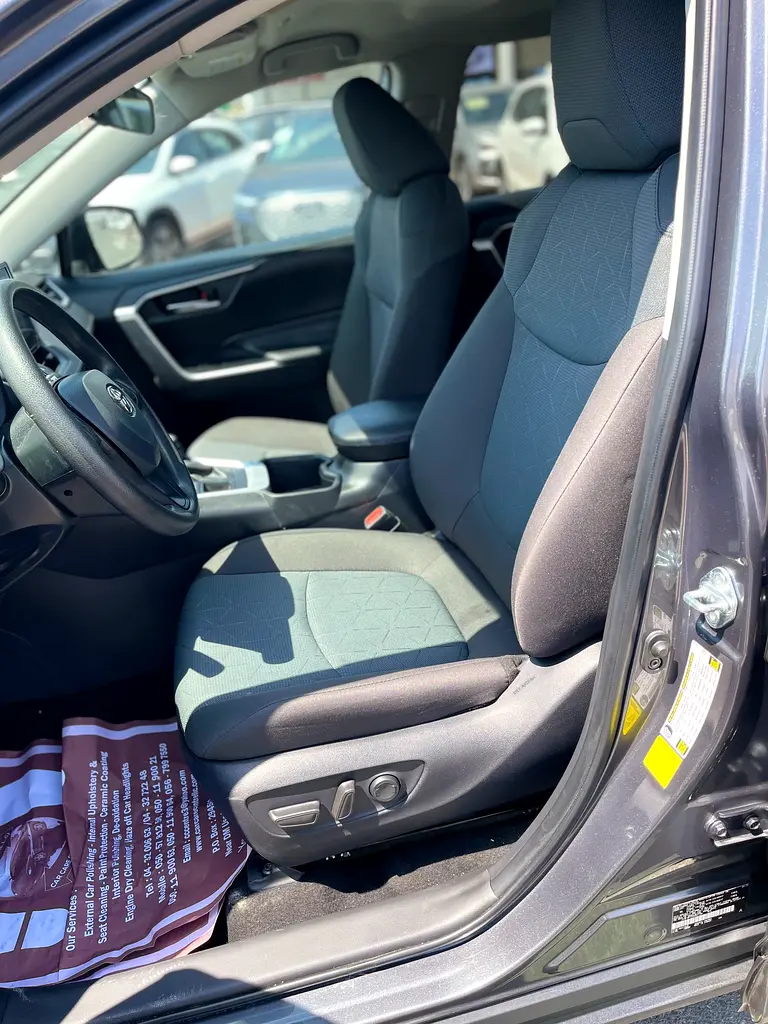 TOYOTA RAV4 2025 XLE AWD AMERICAN SPECS ONLY 3788miles! - Image 10