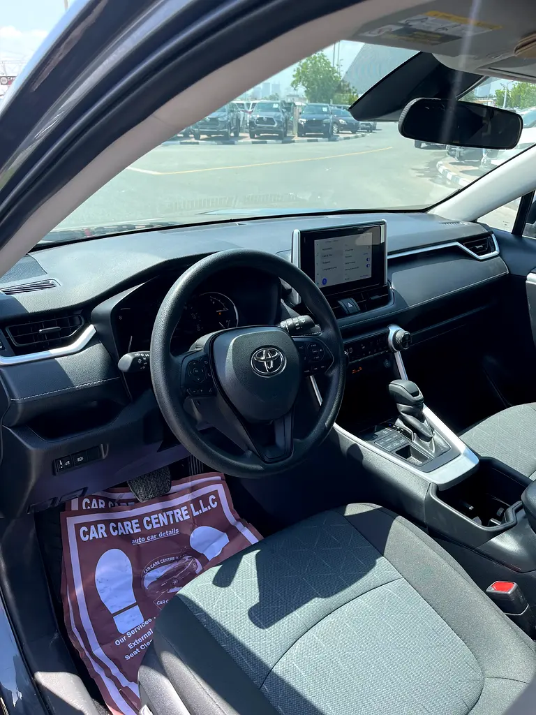 TOYOTA RAV4 2025 XLE AWD AMERICAN SPECS ONLY 3788miles! - Image 11