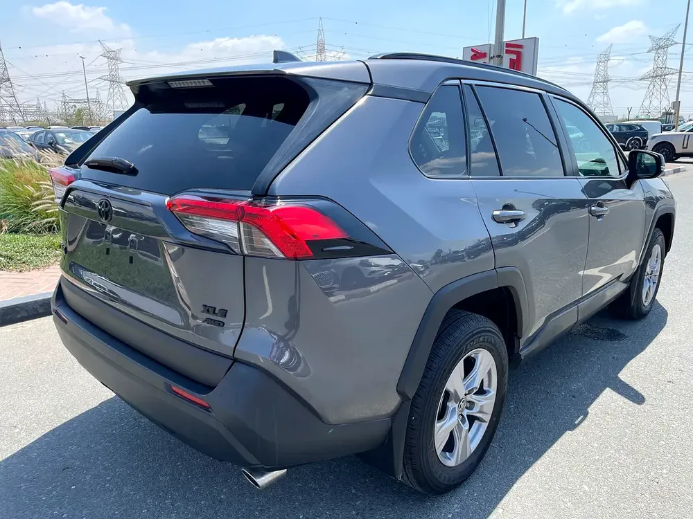 TOYOTA RAV4 2025 XLE AWD AMERICAN SPECS ONLY 3788miles! - Image 5