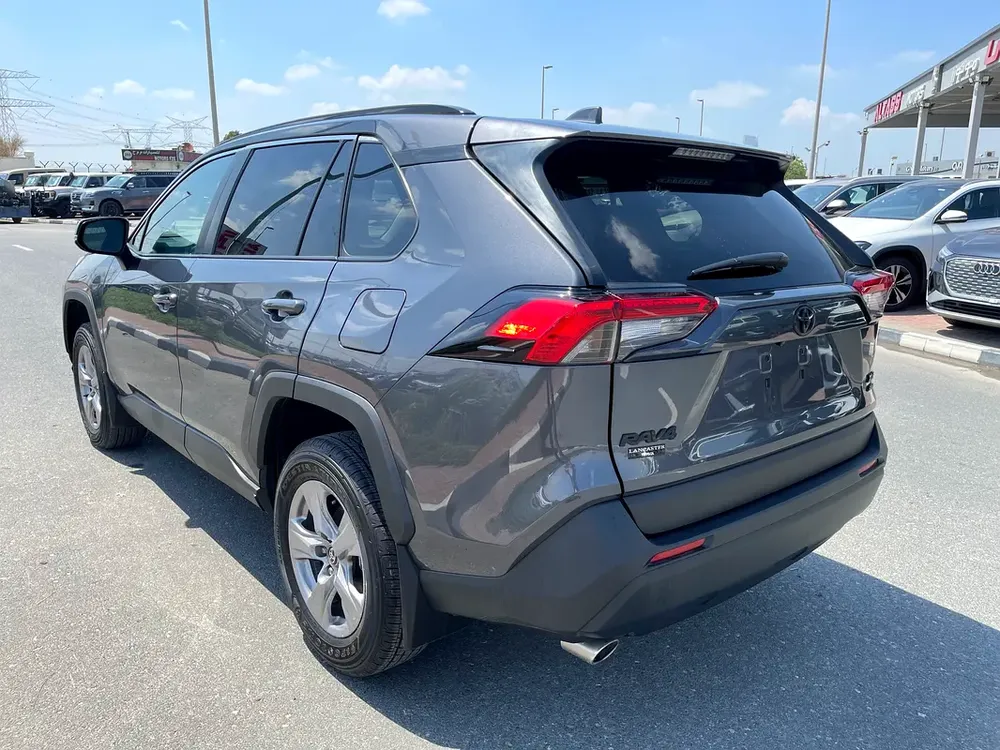 TOYOTA RAV4 2025 XLE AWD AMERICAN SPECS ONLY 3788miles! - Image 6
