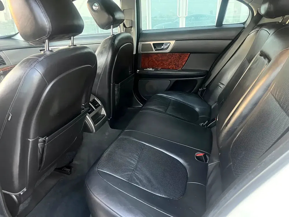 Jaguar XF Luxury 2010 GCC Specs - Image 10