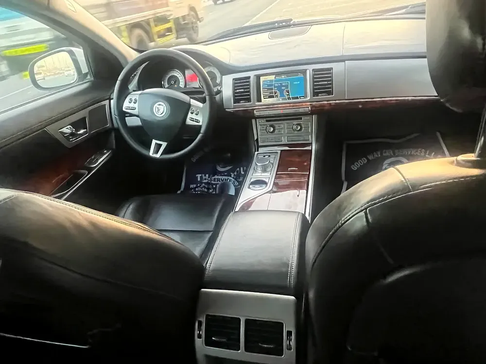 Jaguar XF Luxury 2010 GCC Specs - Image 12