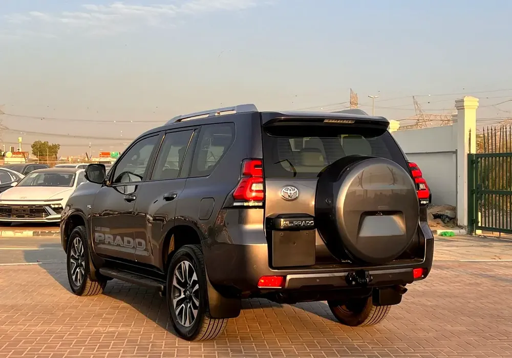 2022 Toyota Prado TXL Full Option 4.0L V6 - AWD 4x4 GCC- Electric Seat - Rear CAM & Sensors - Image 5