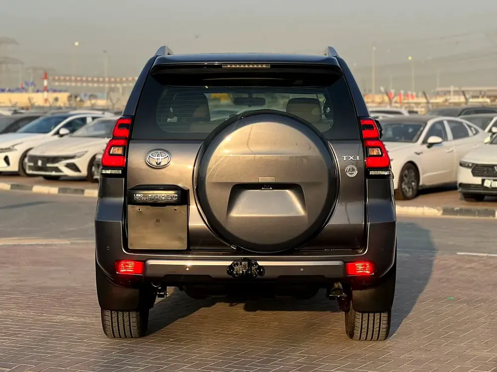 2022 Toyota Prado TXL Full Option 4.0L V6 - AWD 4x4 GCC- Electric Seat - Rear CAM & Sensors - Image 6