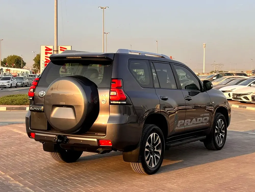 2022 Toyota Prado TXL Full Option 4.0L V6 - AWD 4x4 GCC- Electric Seat - Rear CAM & Sensors - Image 8