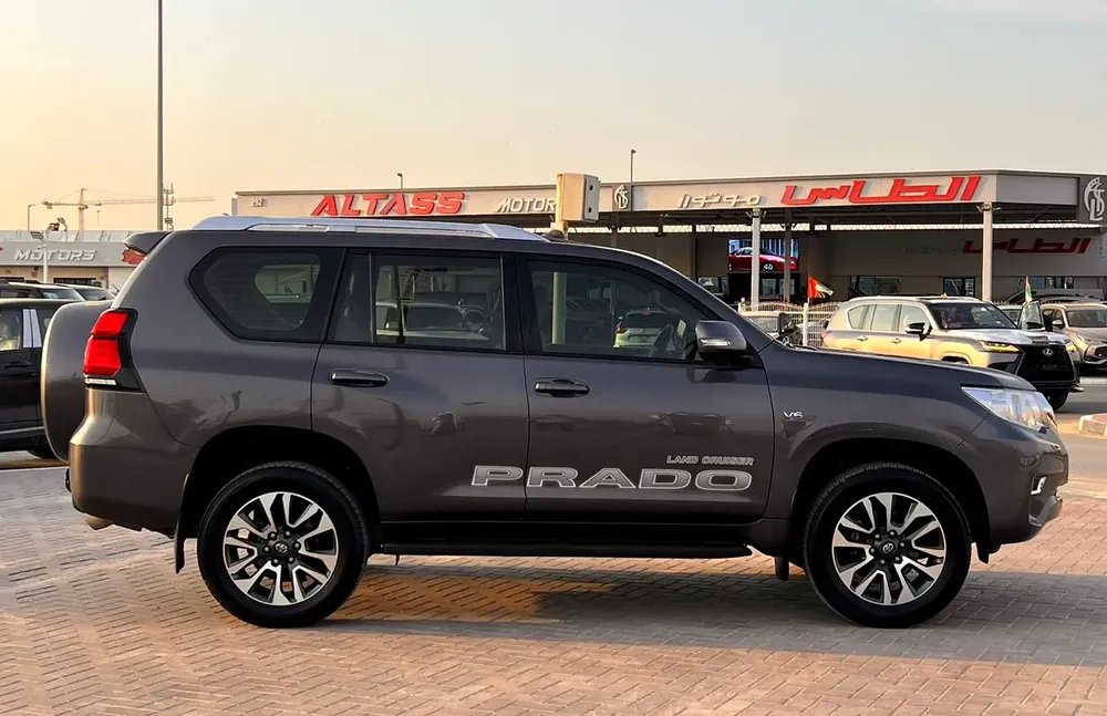 2022 Toyota Prado TXL Full Option 4.0L V6 - AWD 4x4 GCC- Electric Seat - Rear CAM & Sensors - Image 9