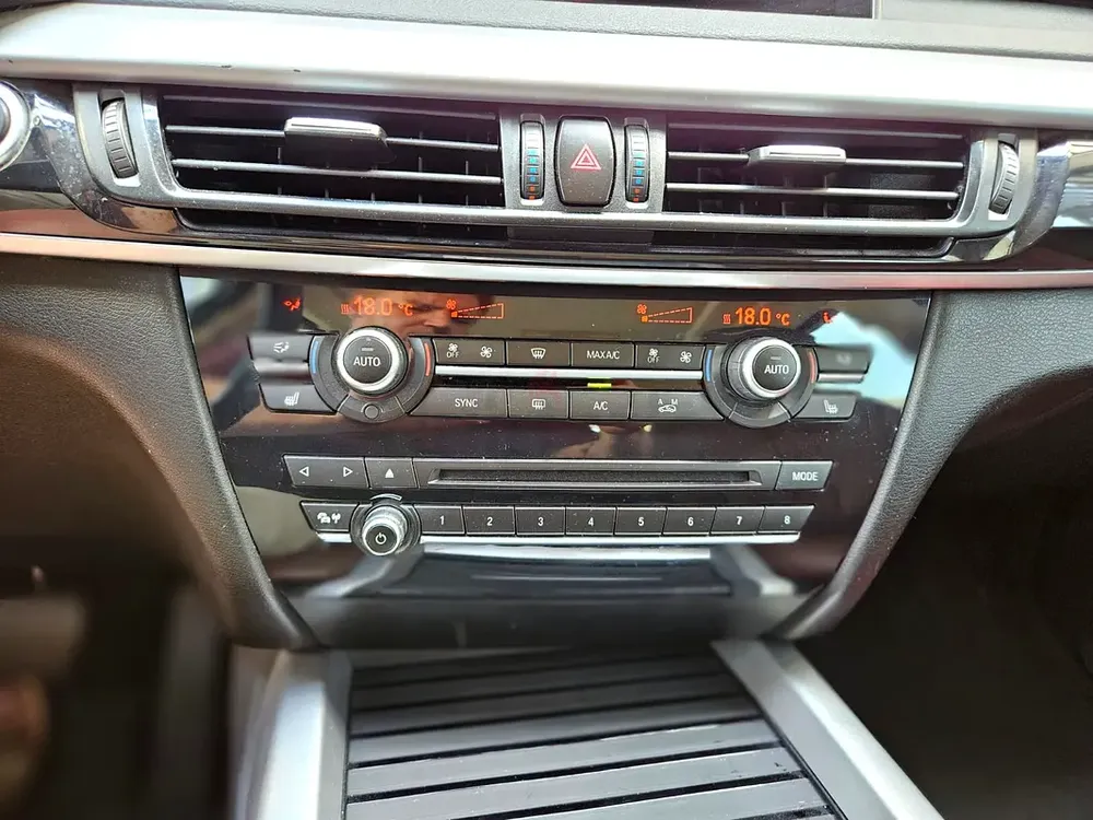 BMW X5 xDrive35i Luxury-Line 2017 | GCC Specs | Low Mileage - Image 19