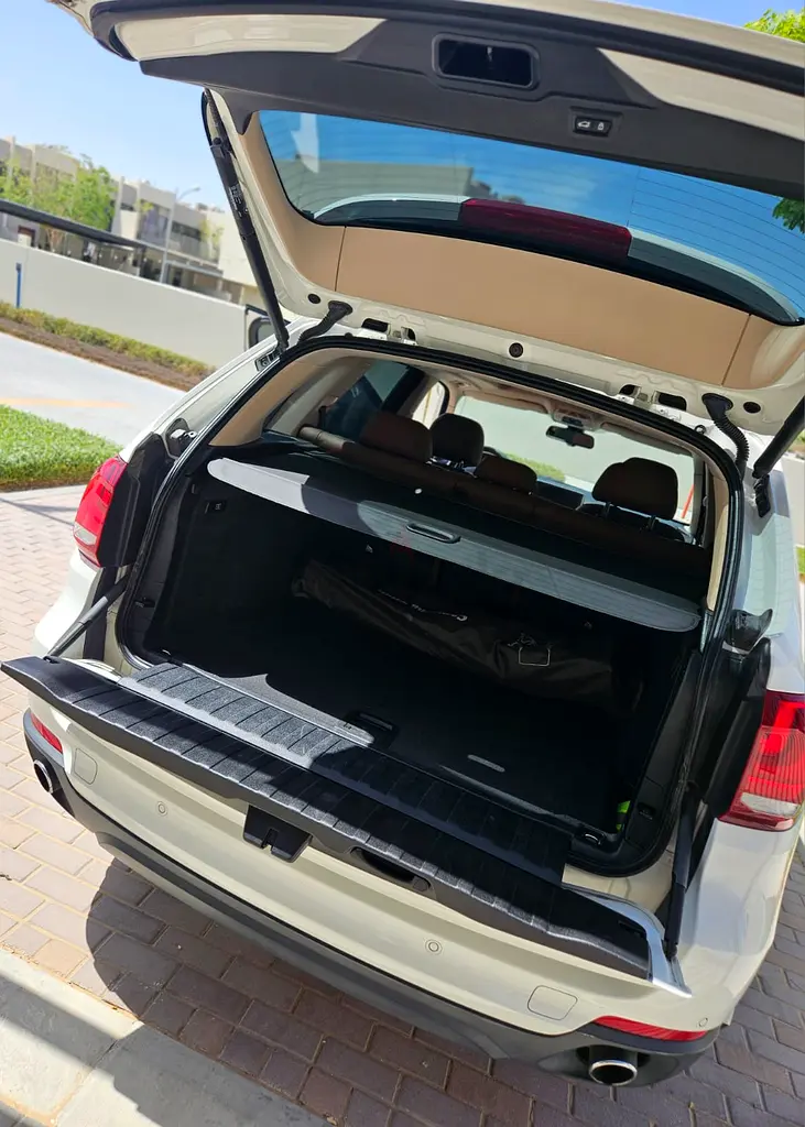 BMW X5 xDrive35i Luxury-Line 2017 | GCC Specs | Low Mileage - Image 8