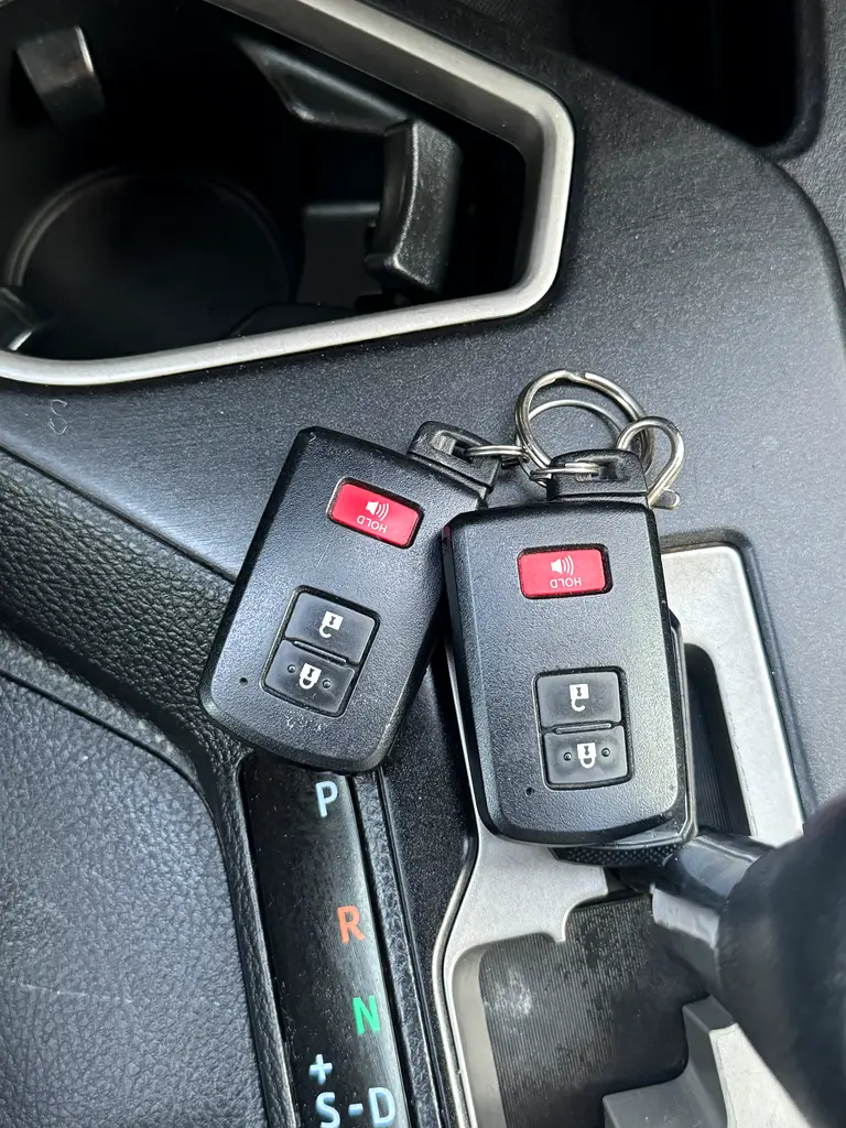 Toyota Rav4 XLE full option IMPORTED FROM USA - Image 11
