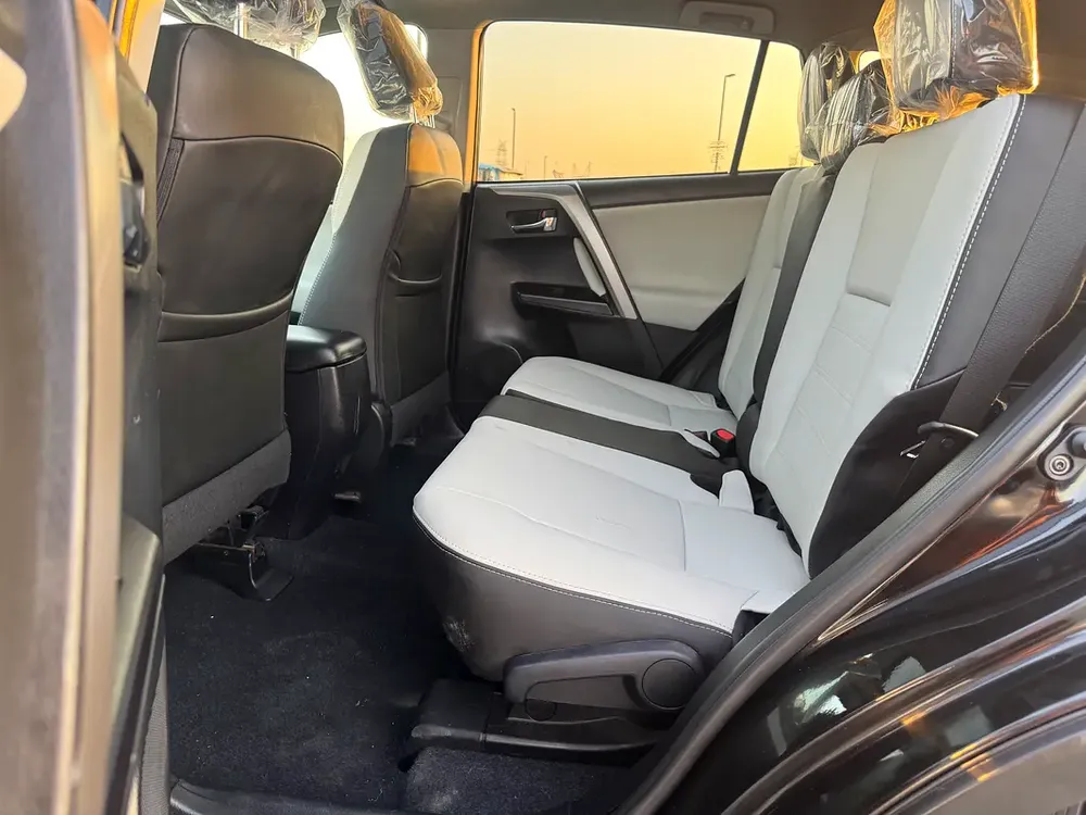 Toyota Rav4 XLE full option IMPORTED FROM USA - Image 9