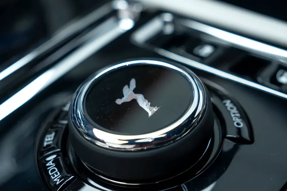 GCC SPECS WARRANTY + SERVICE CONTRACT - NEW SHAPE 2025 ROLLS ROYCE GHOST + STARLIGHT + REAR SCREENS - Image 10