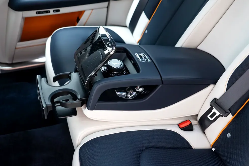 GCC SPECS WARRANTY + SERVICE CONTRACT - NEW SHAPE 2025 ROLLS ROYCE GHOST + STARLIGHT + REAR SCREENS - Image 18