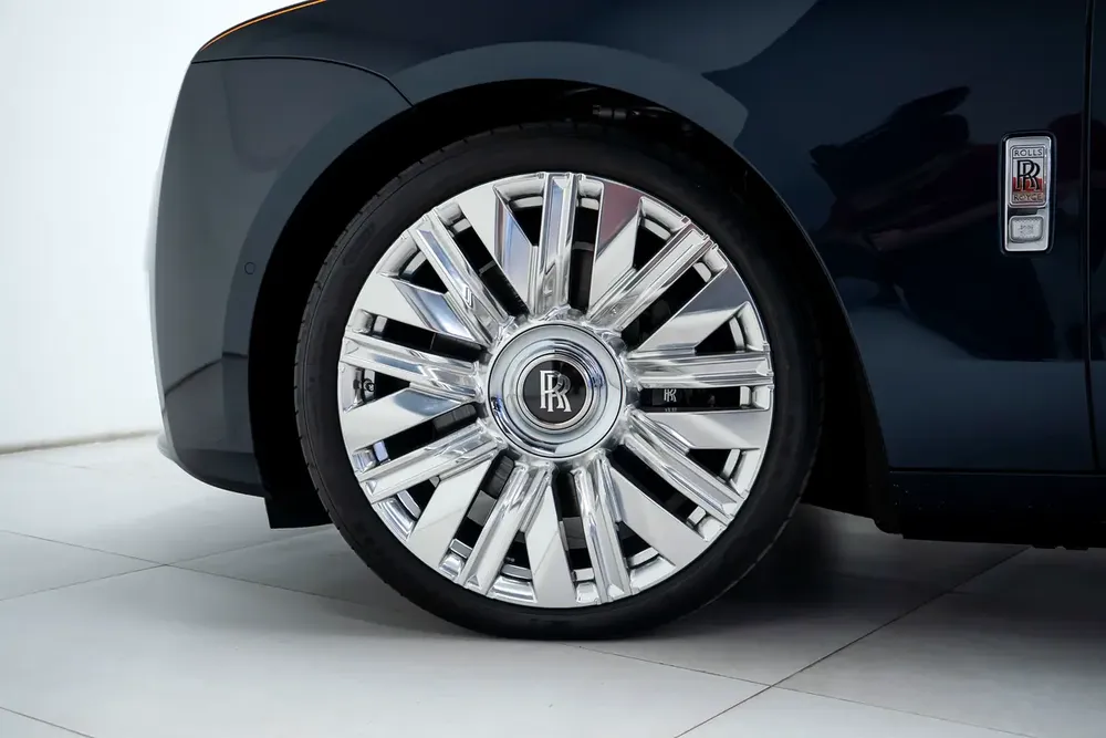 GCC SPECS WARRANTY + SERVICE CONTRACT - NEW SHAPE 2025 ROLLS ROYCE GHOST + STARLIGHT + REAR SCREENS - Image 6