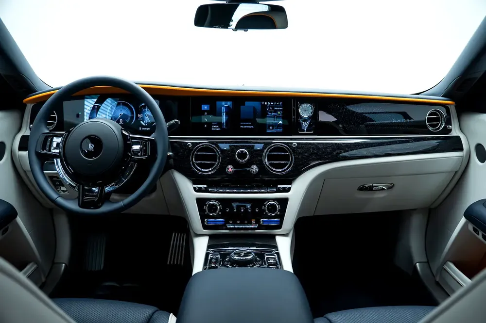 GCC SPECS WARRANTY + SERVICE CONTRACT - NEW SHAPE 2025 ROLLS ROYCE GHOST + STARLIGHT + REAR SCREENS - Image 9