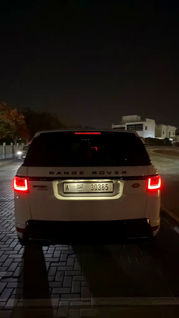 2015 Sport V8 Supercharged | GCC Specs - Image 4